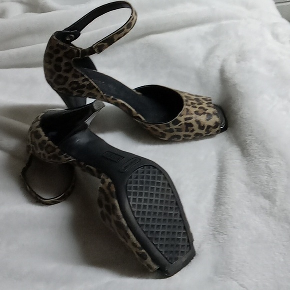 Shoes - Picture 4 of 4